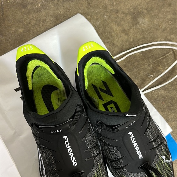 Nike - Picture 5 of 11